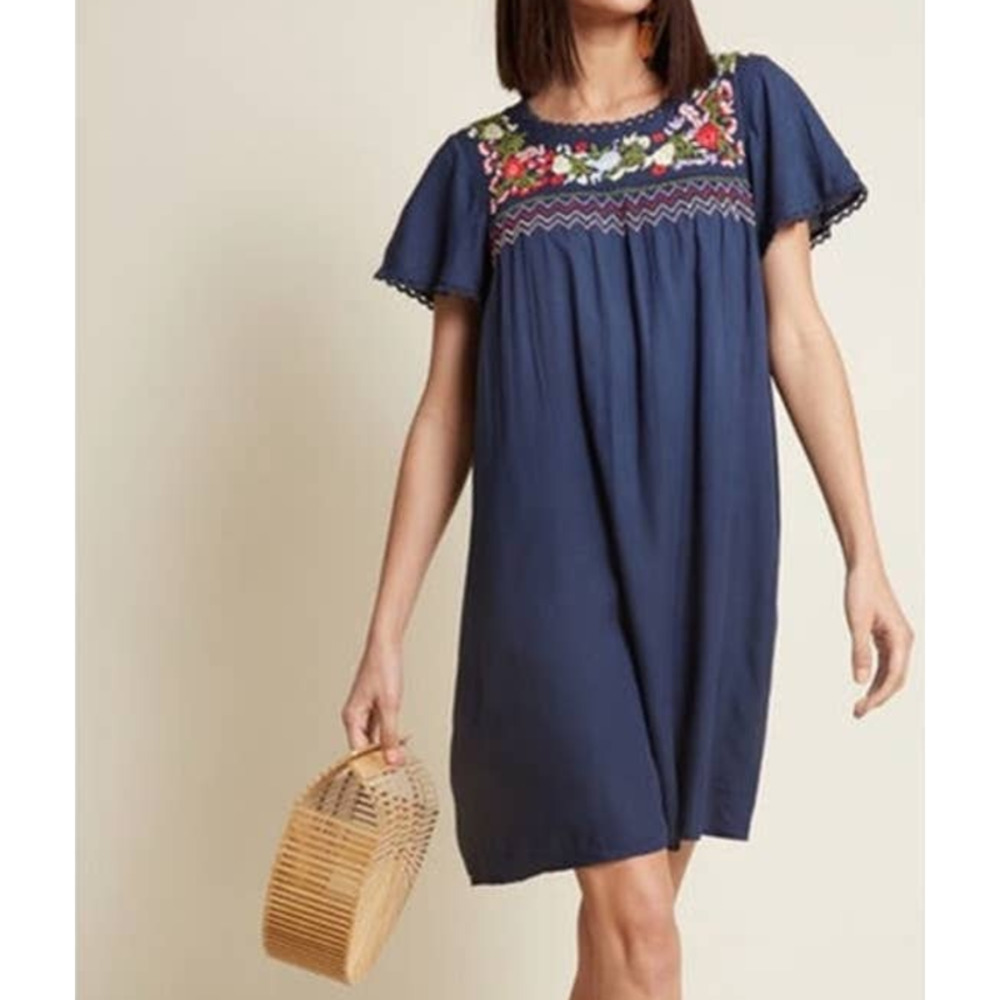ModCloth Peace & Lovely Floral Embroidered Shift Dress Short Sleeve Size Medium